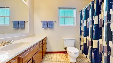 Bath - 485 E Cimarron Dr, Aurora, IL 60504 photo 2 of 3