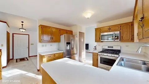 Kitchen - 485 E Cimarron Dr, Aurora, IL 60504 photo 3 of 3