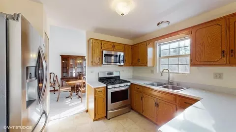 Kitchen - 485 E Cimarron Dr, Aurora, IL 60504 photo 1 of 3