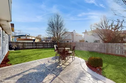 Exterior - 485 E Cimarron Dr, Aurora, IL 60504 photo 2 of 4