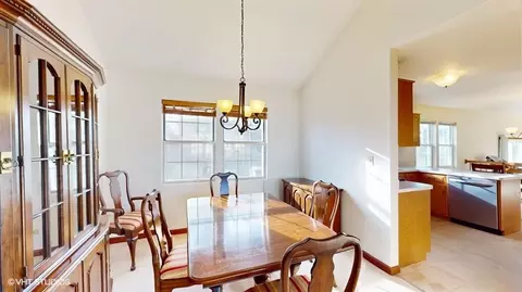 Dining - 485 E Cimarron Dr, Aurora, IL 60504 photo 2 of 4