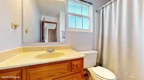 Bath - 485 E Cimarron Dr, Aurora, IL 60504 photo 3 of 3