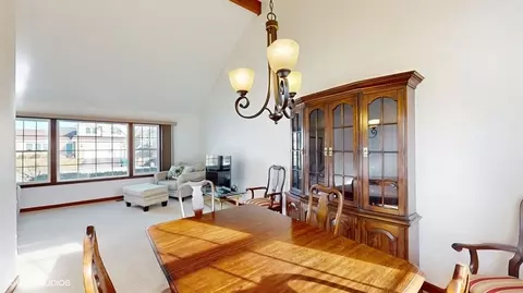 Dining - 485 E Cimarron Dr, Aurora, IL 60504 photo 3 of 4