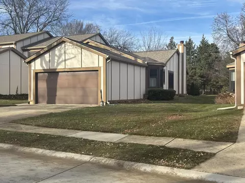 1129 Oakview Dr, Wheaton, IL 60187 photo 3