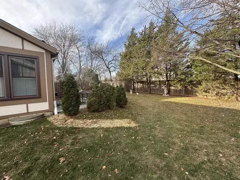 1129 Oakview Dr, Wheaton, IL 60187 photo 5