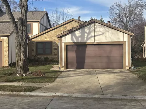 1129 Oakview Dr, Wheaton, IL 60187 photo 2