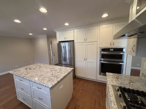 1129 Oakview Dr, Wheaton, IL 60187 photo 12