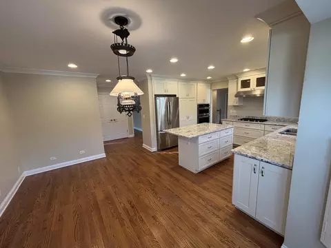 1129 Oakview Dr, Wheaton, IL 60187 photo 10