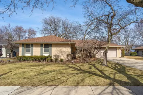 2311 Tanglewood Dr, Aurora, IL 60506