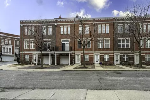 2703 W Dakin St, Chicago, IL 60618