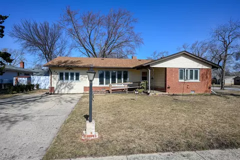 498 Clearmont Dr, Elk Grove Village, IL 60007