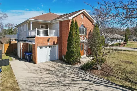1115 Whitfield Rd, Northbrook, IL 60062