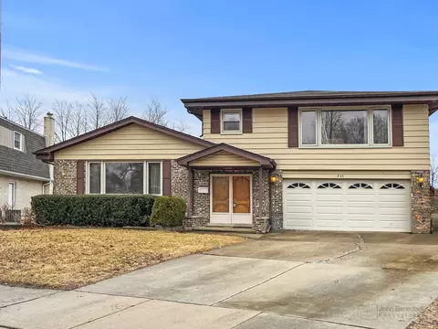 833 W Heritage Dr, Addison, IL 60101