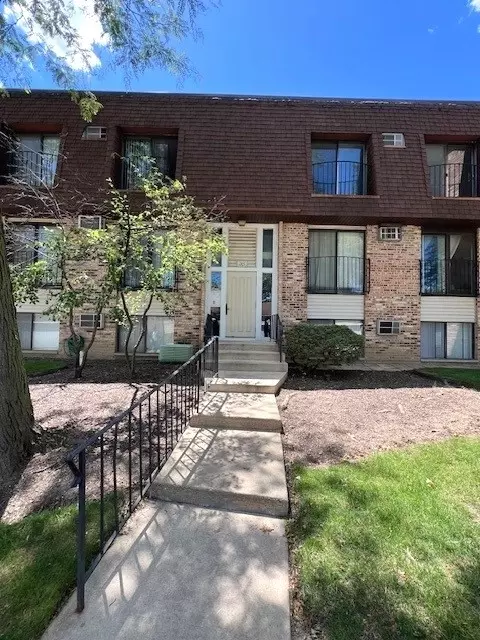 205 N Waters Edge Dr #302, Glendale Heights, IL 60139