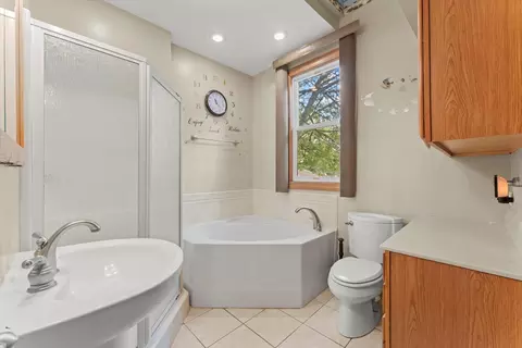 Bath - 715 Reed St, Beecher, IL 60401 photo 1 of 2