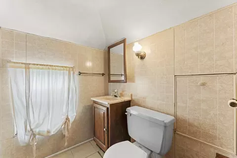 Bath - 715 Reed St, Beecher, IL 60401 photo 2 of 2