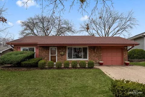 125 S Lancaster Dr, Bolingbrook, IL 60440