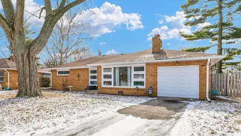 8 Normandy Pl, Champaign, IL 61821