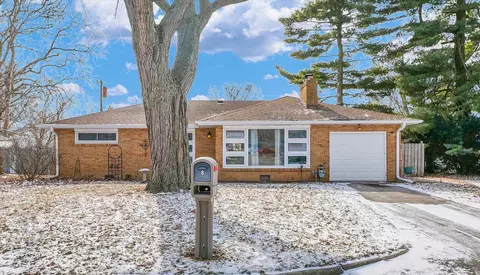 8 Normandy Pl, Champaign, IL 61821 photo 2