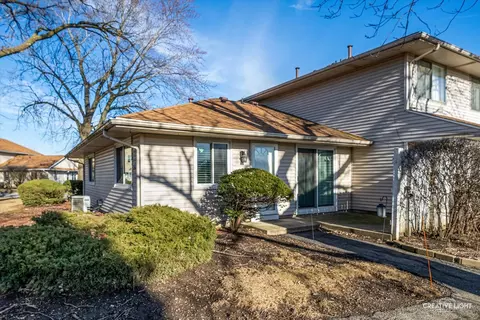2367 Carnation Dr, Crest Hill, IL 60403