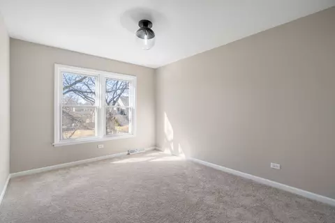 Bedroom - 1950 Cromwell Dr, Wheaton, IL 60189 photo 4 of 4