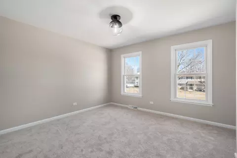 Bedroom - 1950 Cromwell Dr, Wheaton, IL 60189 photo 3 of 4