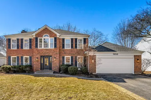 1950 Cromwell Dr, Wheaton, IL 60189