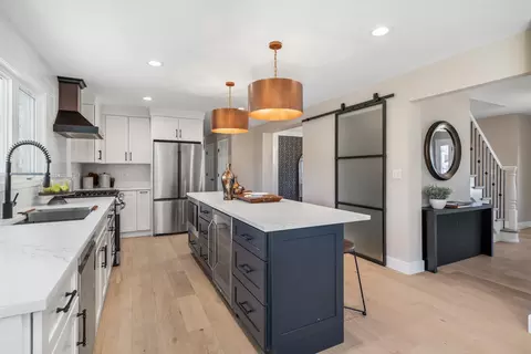 Kitchen - 1950 Cromwell Dr, Wheaton, IL 60189 photo 2 of 3