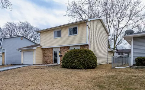95 W Wrightwood Ave, Glendale Heights, IL 60139