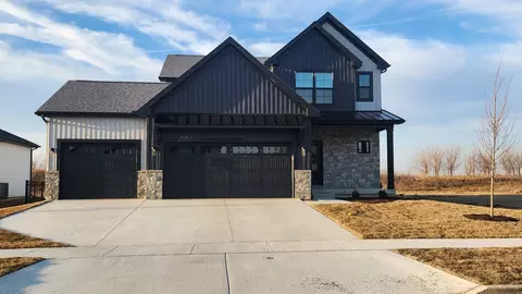 1005 Mount Carmel Rd, Bloomington, IL 61705