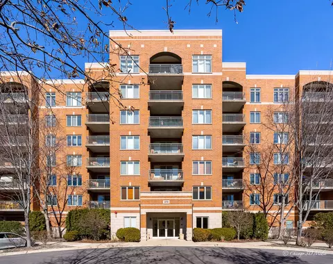 370 S Western Ave #302, Des Plaines, IL 60016