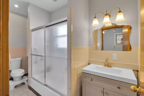 Bath - 515 Orange St, Elgin, IL 60123 photo 1 of 1