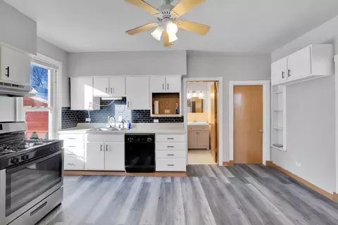 Kitchen - 515 Orange St, Elgin, IL 60123 photo 2 of 3