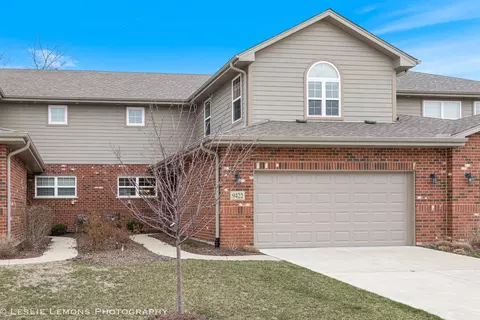 9422 Parkwood Ln, Tinley Park, IL 60487