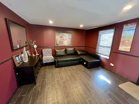Living - Undisclosed, Aurora, IL 60505 photo 2 of 10