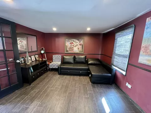 Living - Undisclosed, Aurora, IL 60505 photo 3 of 10