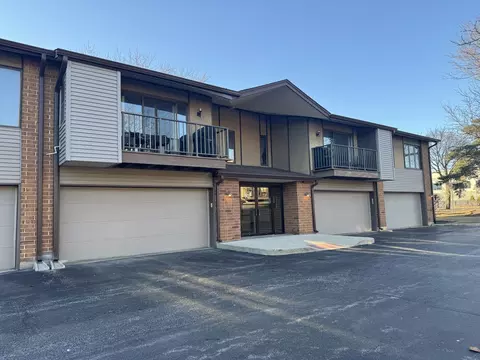 801 Oakton St #202, Elk Grove Village, IL 60007