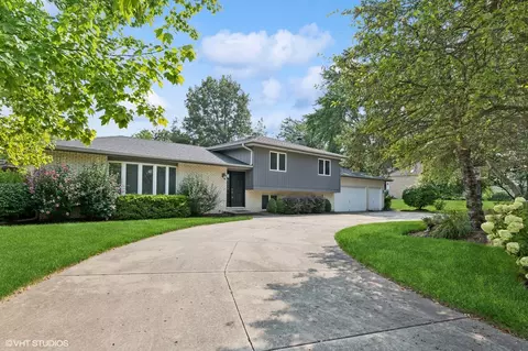 42 Carlisle Rd, Hawthorn Woods, IL 60047