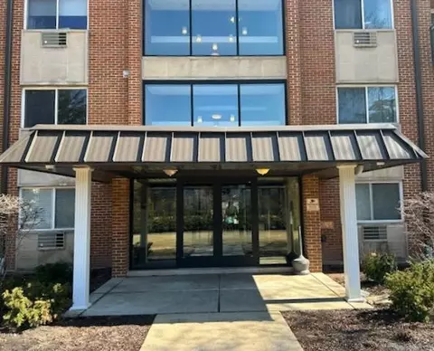 2230 S Goebbert Rd #142, Arlington Heights, IL 60005