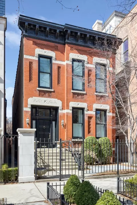 2056 N Seminary Ave, Chicago, IL 60614