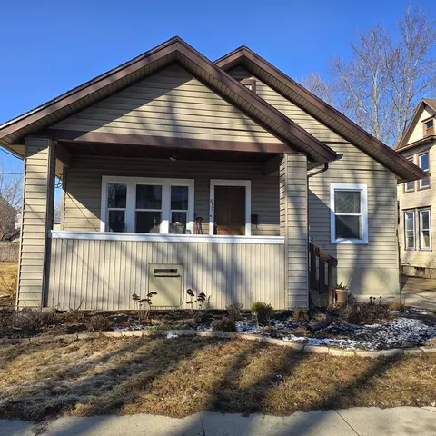 816 S Benton St, Freeport, IL 61032