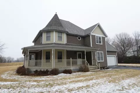 2418 Fox Bluff Ln, Spring Grove, IL 60081