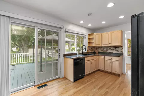 Kitchen - 772 Balboa Ter E, Bartlett, IL 60103 photo 3 of 3