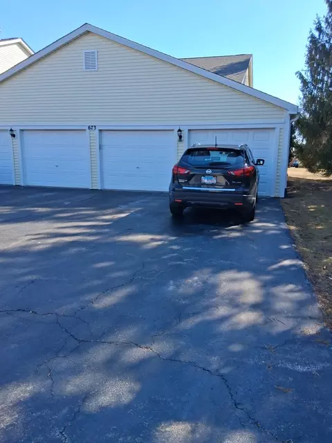 673 Thorntree Ct #D-2, Bartlett, IL 60103