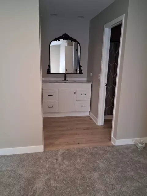Bath - 673 Thorntree Ct #D-2, Bartlett, IL 60103 photo 1 of 3