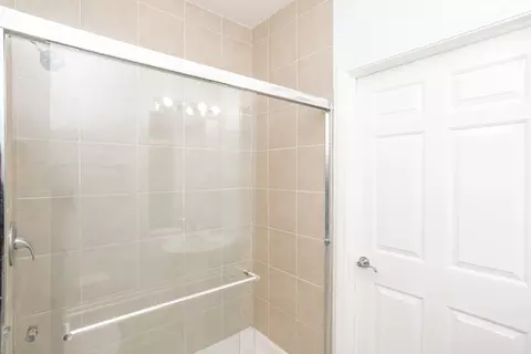 Bath - 1418 S Halsted St #1A, Chicago, IL 60607 photo 4 of 4