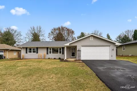1040 Johnston Dr, Aurora, IL 60506
