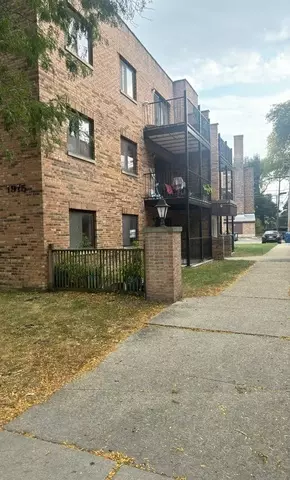 1915 W Granville Ave #102, Chicago, IL 60660