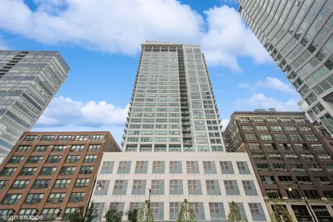 701 S Wells St #2102, Chicago, IL 60607