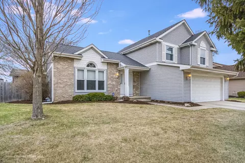 120 N Bristol Dr, Bloomingdale, IL 60108